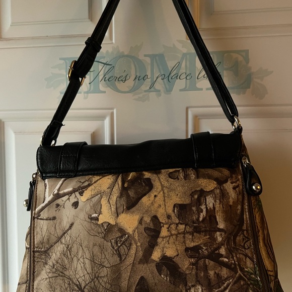 REALTREE Concealed Carry Handbag - Picture 3 of 16